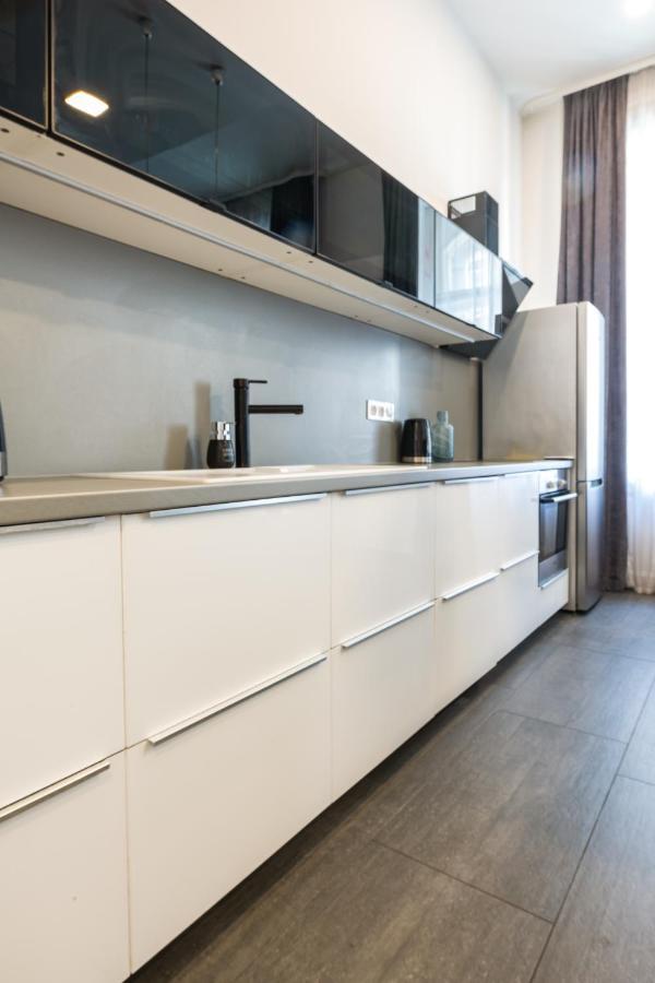 Luxury Nova Home Next To The New York Cafe Budapest Exterior photo